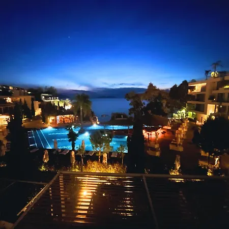 Luxury - Parking, Pool And Access Appartamento