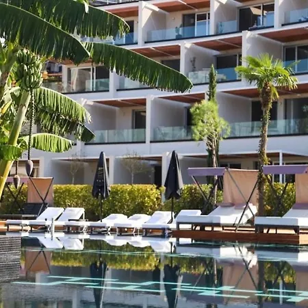 Luxury - Parking, Pool And Access