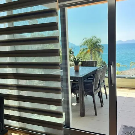 Luxury - Parking, Pool And Access