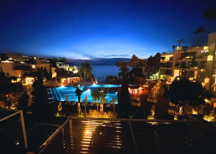 Luxury - Parking, Pool And Access Appartamento