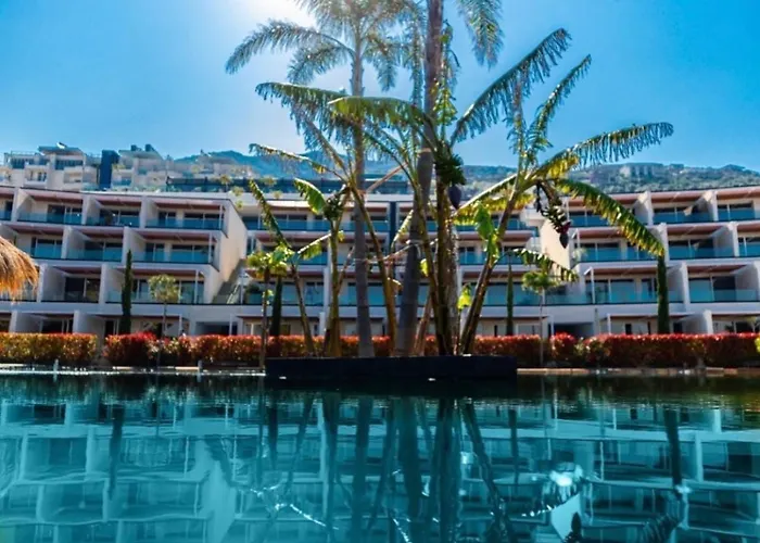 Luxury - Parking, Pool And Access Appartamento