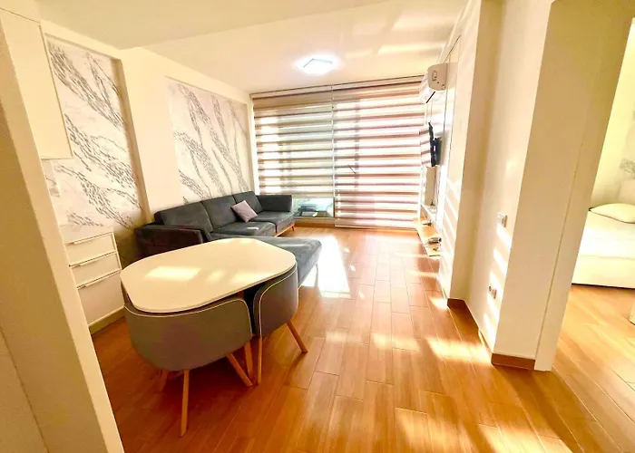 Luxury - Parking, Pool And Access * Vlorë