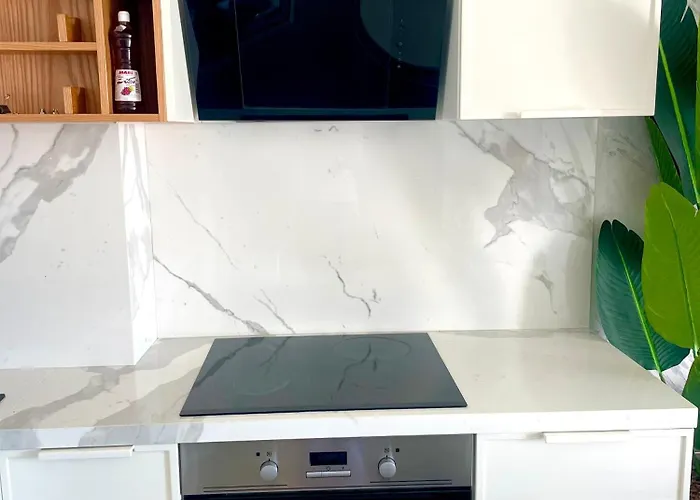 Luxury - Parking, Pool And Access