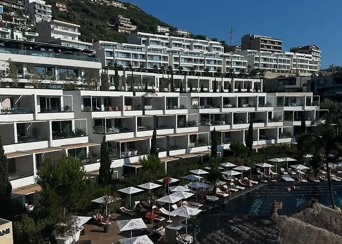 Luxury - Parking, Pool And Access Apartment *