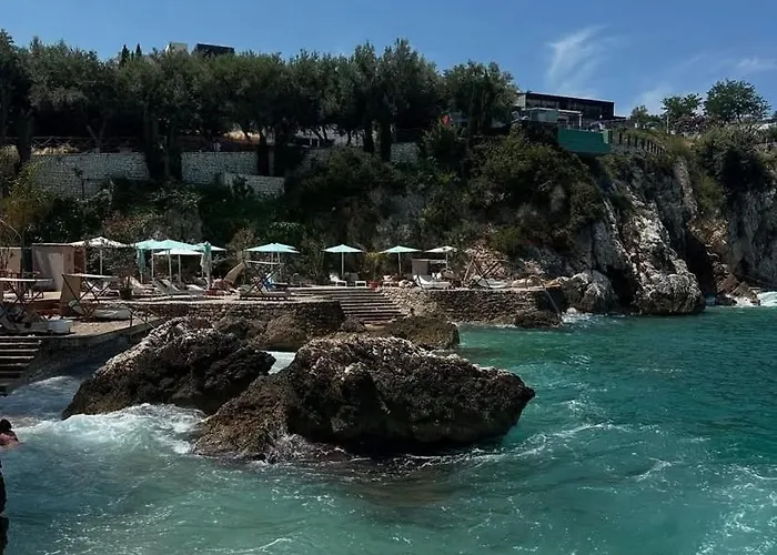 Luxury - Parking, Pool And Access Apartment Vlorë