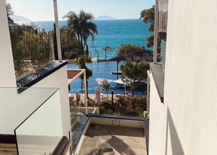 Luxury - Parking, Pool And Access Appartamento Vlorë