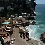 Апартаменты Premium Apartment - Parking, Pool And Beach Access *