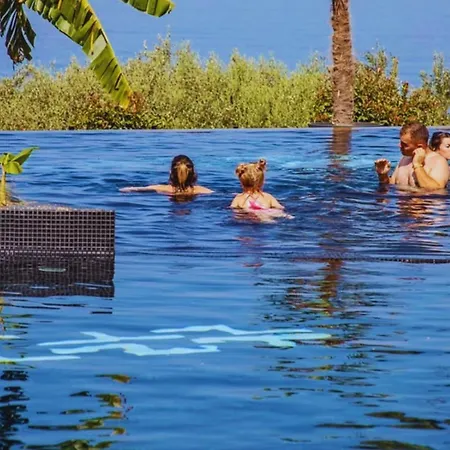 Luxury - Parking, Pool And Access