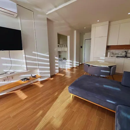 Luxury - Parking, Pool And Access