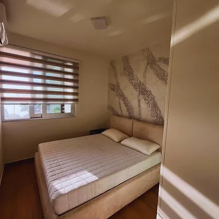 Luxury - Parking, Pool And Access Vlore