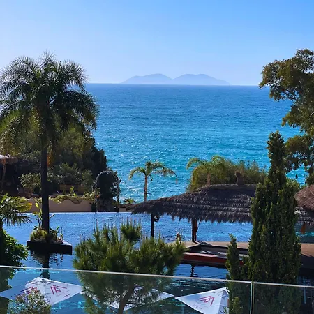 Luxury - Parking, Pool And Access