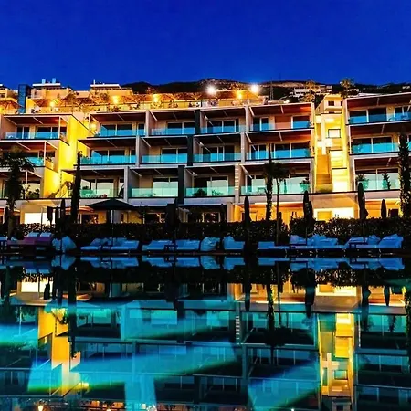 Premium - Parking, Pool And Access *
