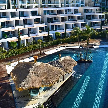 Premium - Parking, Pool And Access Appartement *
