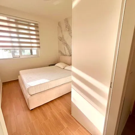 Luxury - Parking, Pool And Access Apartment *