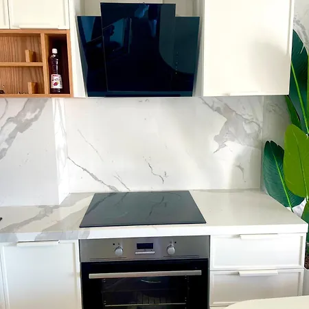 Luxury - Parking, Pool And Access