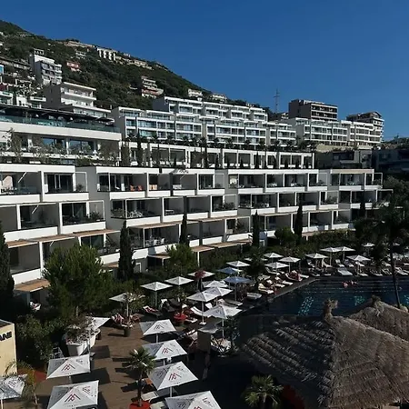 Luxury - Parking, Pool And Access Apartment *