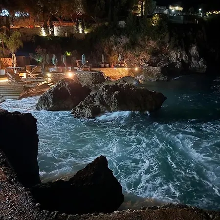 Luxury - Parking, Pool And Access Apartment *