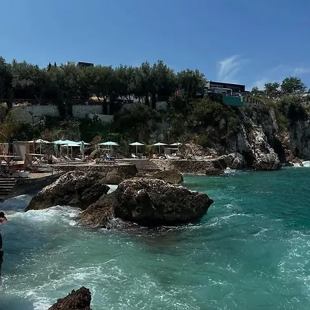 Luxury - Parking, Pool And Access Apartment Vlore