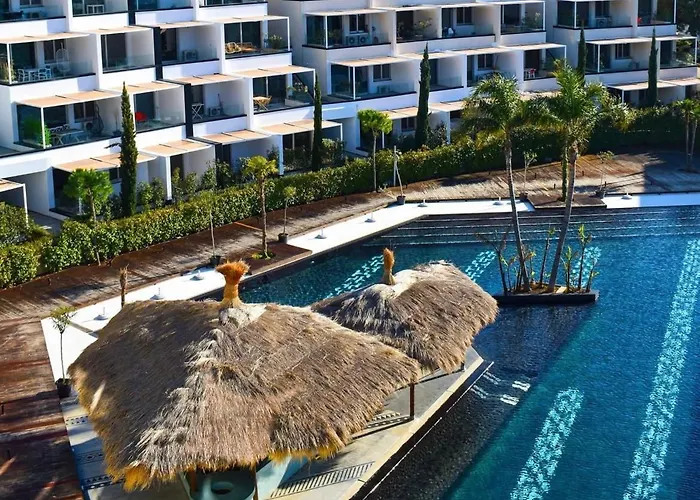 Luxury - Parking, Pool And Access Appartement *