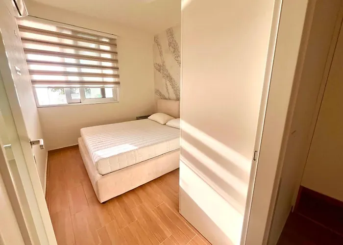 Luxury - Parking, Pool And Access Appartement *
