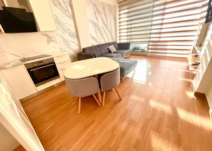 Luxury - Parking, Pool And Access Appartement *