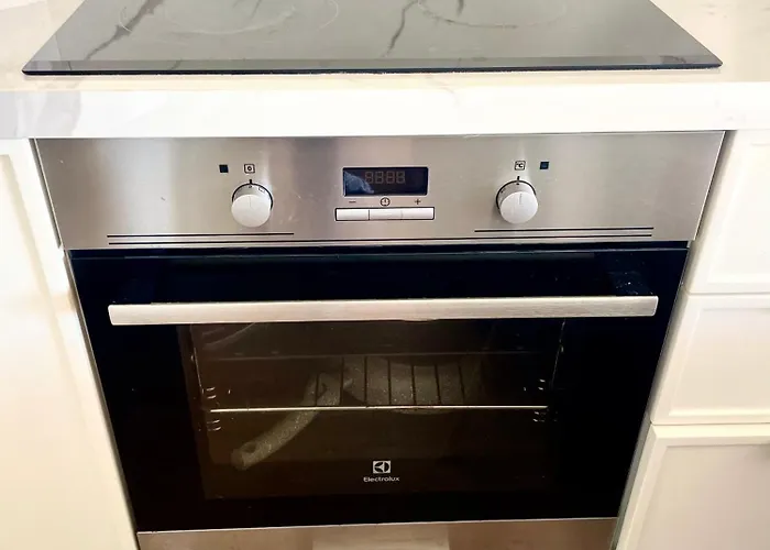 Luxury - Parking, Pool And Access